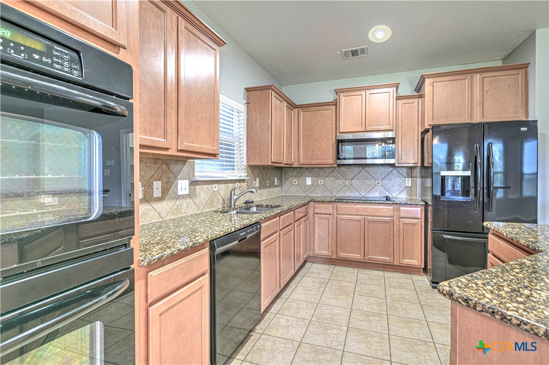 Property Photo:  5111 Birmingham Circle  TX 76542 
