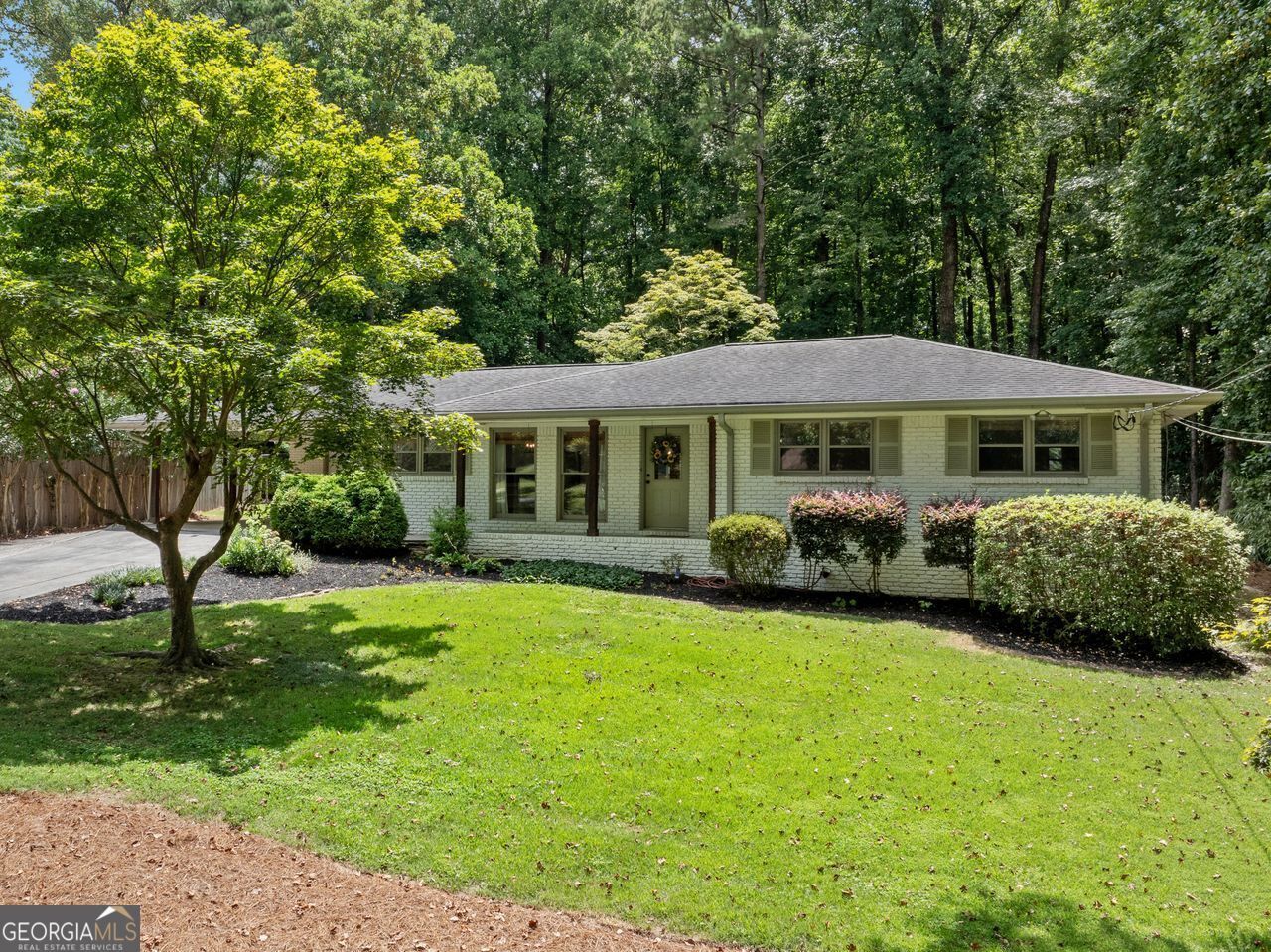 Property Photo:  2000 Westwood Circle SE  GA 30080 