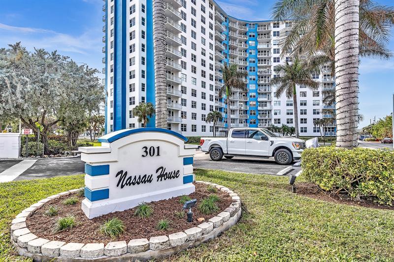 Property Photo: 301 N Ocean Blvd 202 FL 33062
