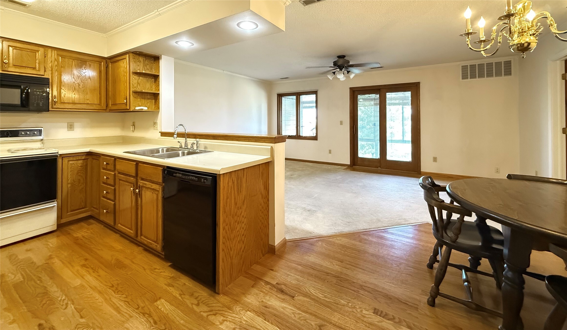 Property Photo: 405 SE Delaware Avenue 207 IA 50021