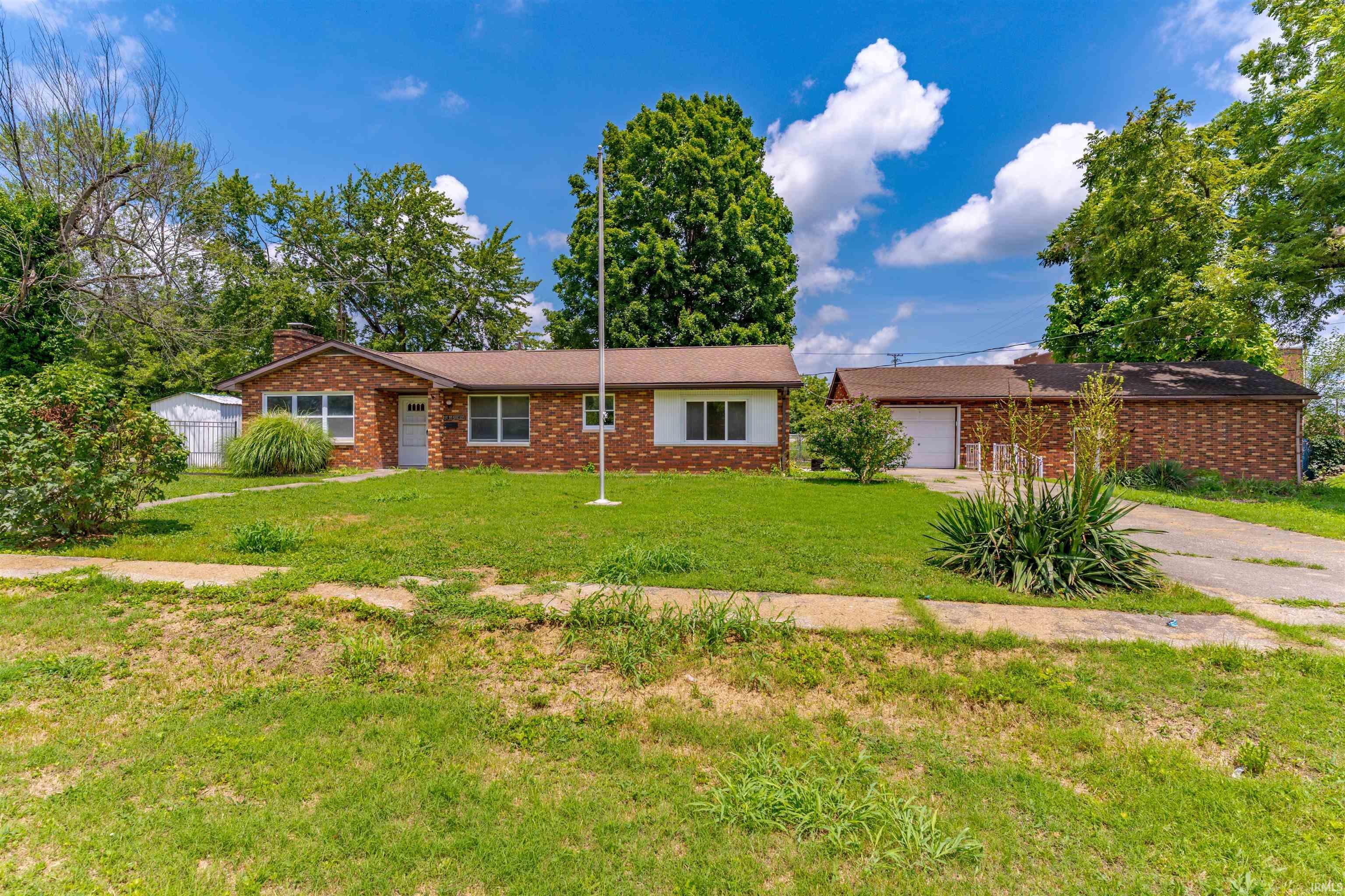 Property Photo: 131 W Oak Street IN 47660