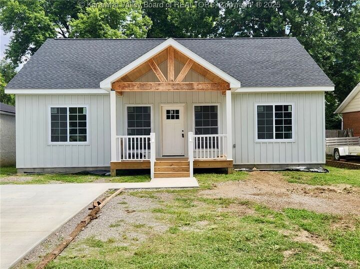 5210 Virginia Ave SE  Charleston WV 25304 photo