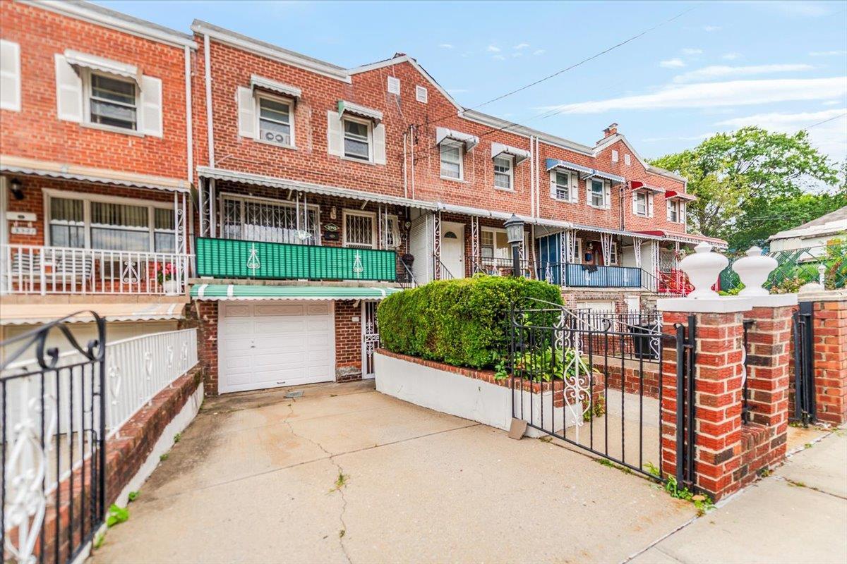 Property Photo: 3343 Tiemann Avenue NY 10469