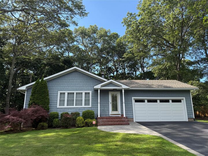 17 E Moriches Boulevard  East Moriches NY 11940 photo