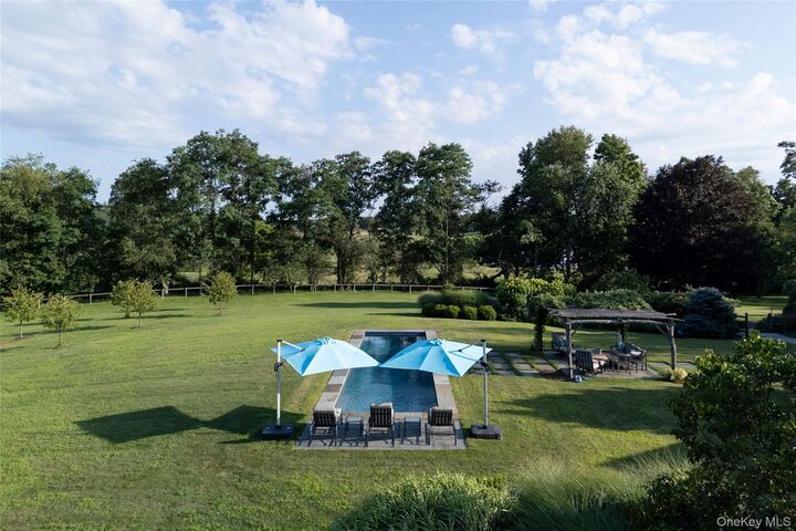 Property Photo:  174 Sunset Trail  NY 12514 