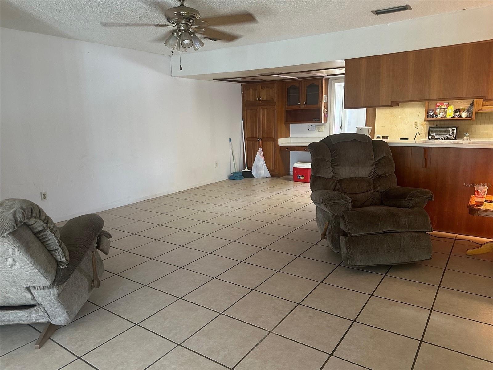 Property Photo:  3920 Venetian Way  FL 33634 