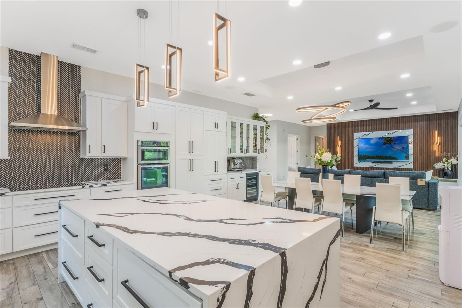Property Photo: 421 Terravista Place FL 32765