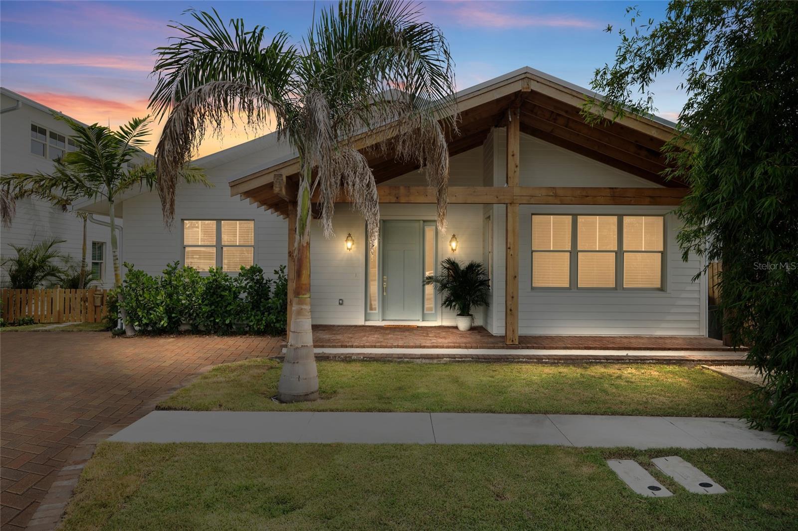 Property Photo: 1621 31st Avenue N FL 33713
