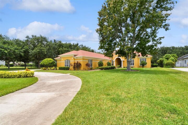 Property Photo: 5517 Keeler Oak Street FL 33547