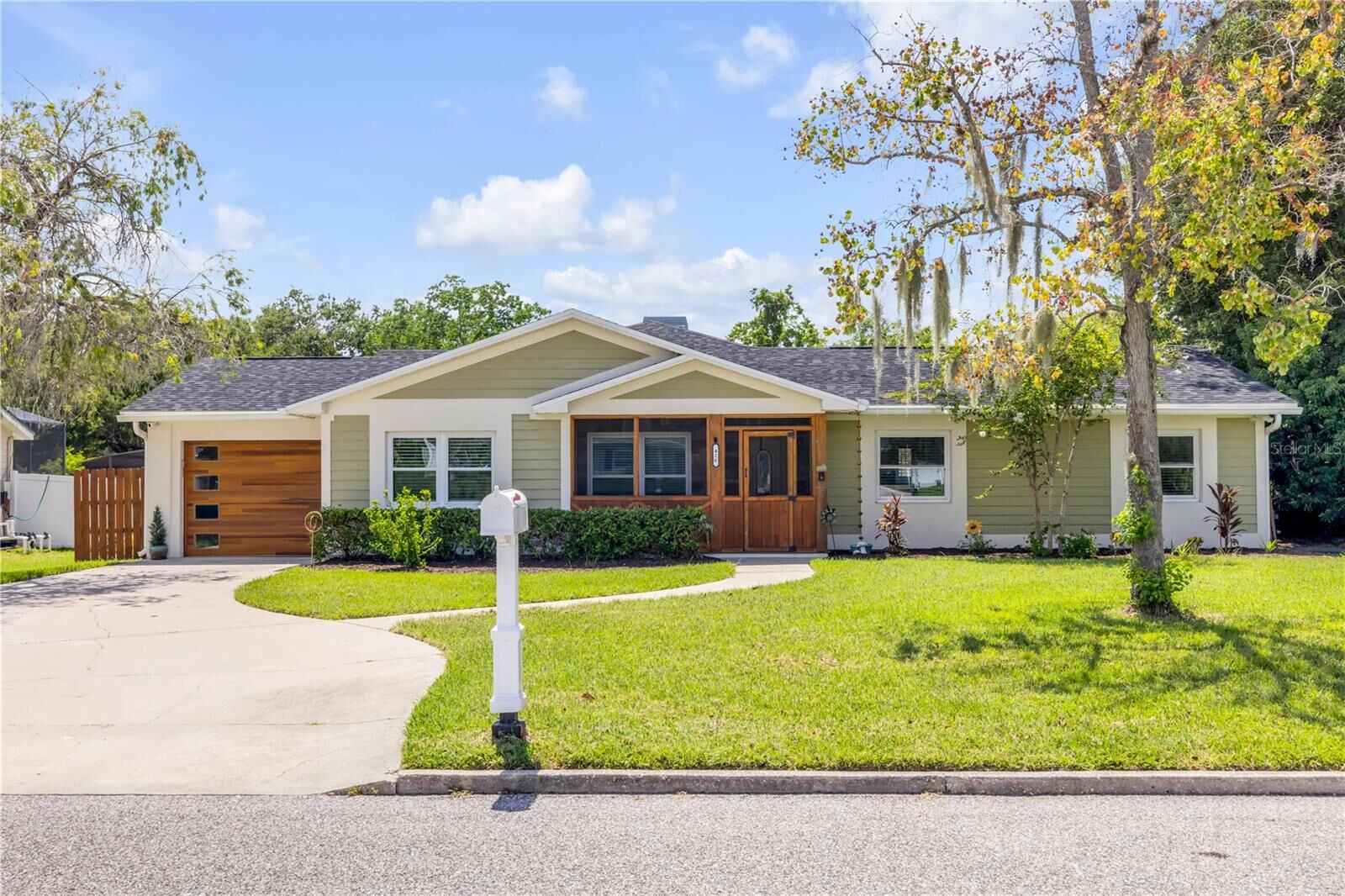 Property Photo:  426 N Boyd Street  FL 34787 