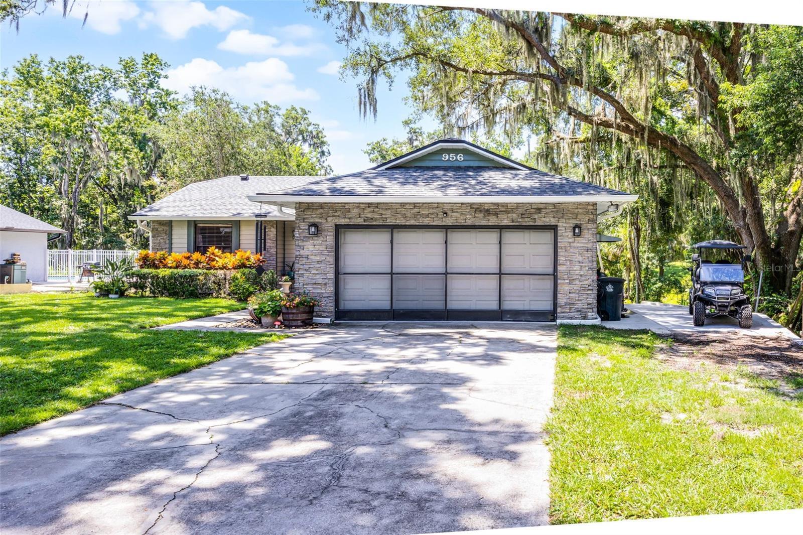 Property Photo:  956 Glenview Circle  FL 34787 