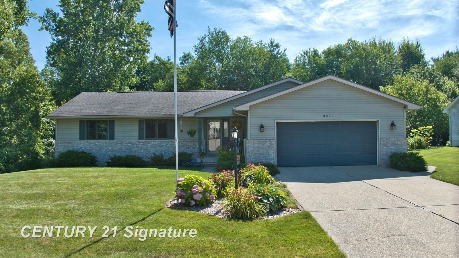 Property Photo: 3230 Kings Brook Drive MI 48433
