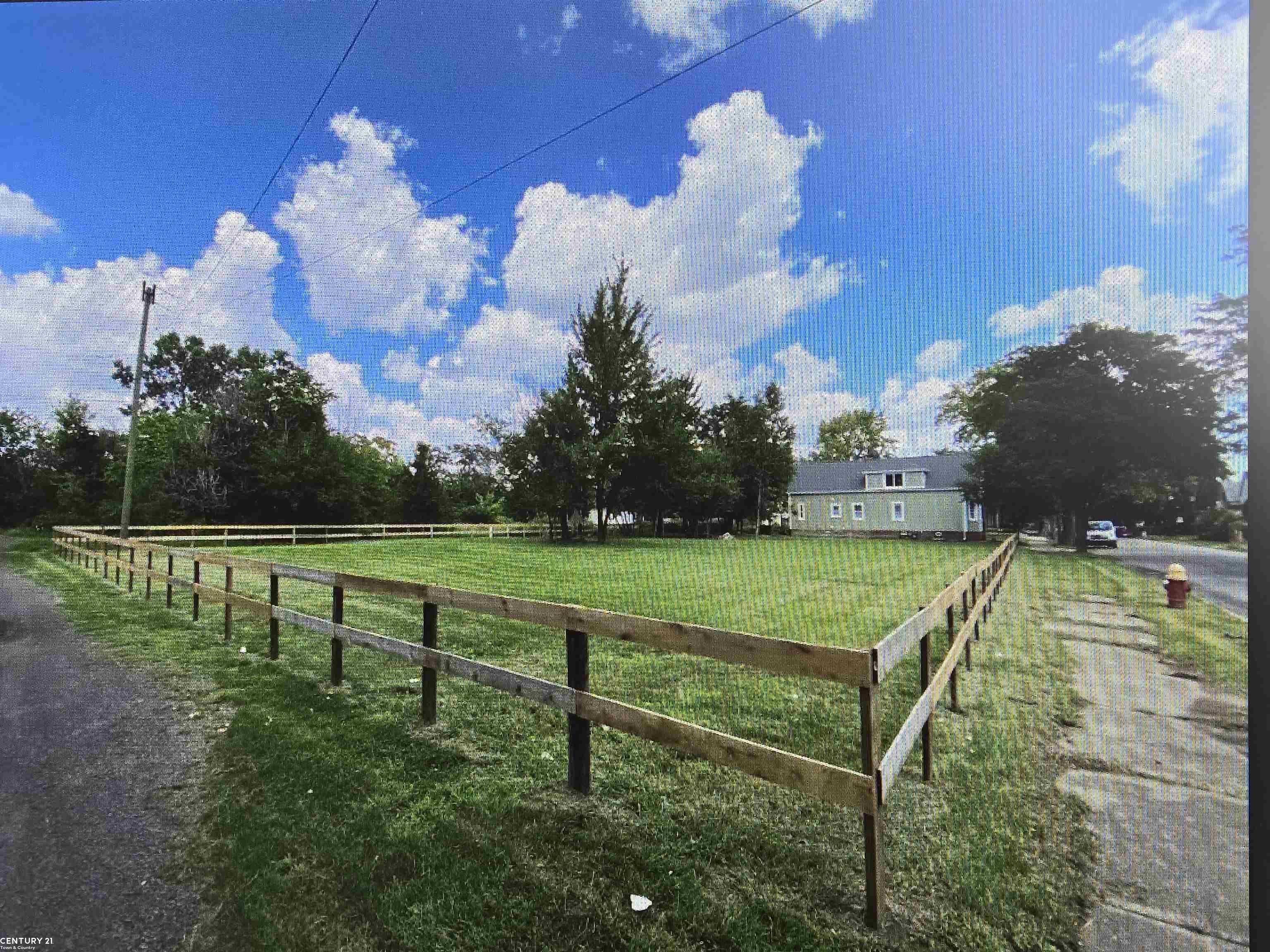 Property Photo: 3625 E Ferry Street MI 48211