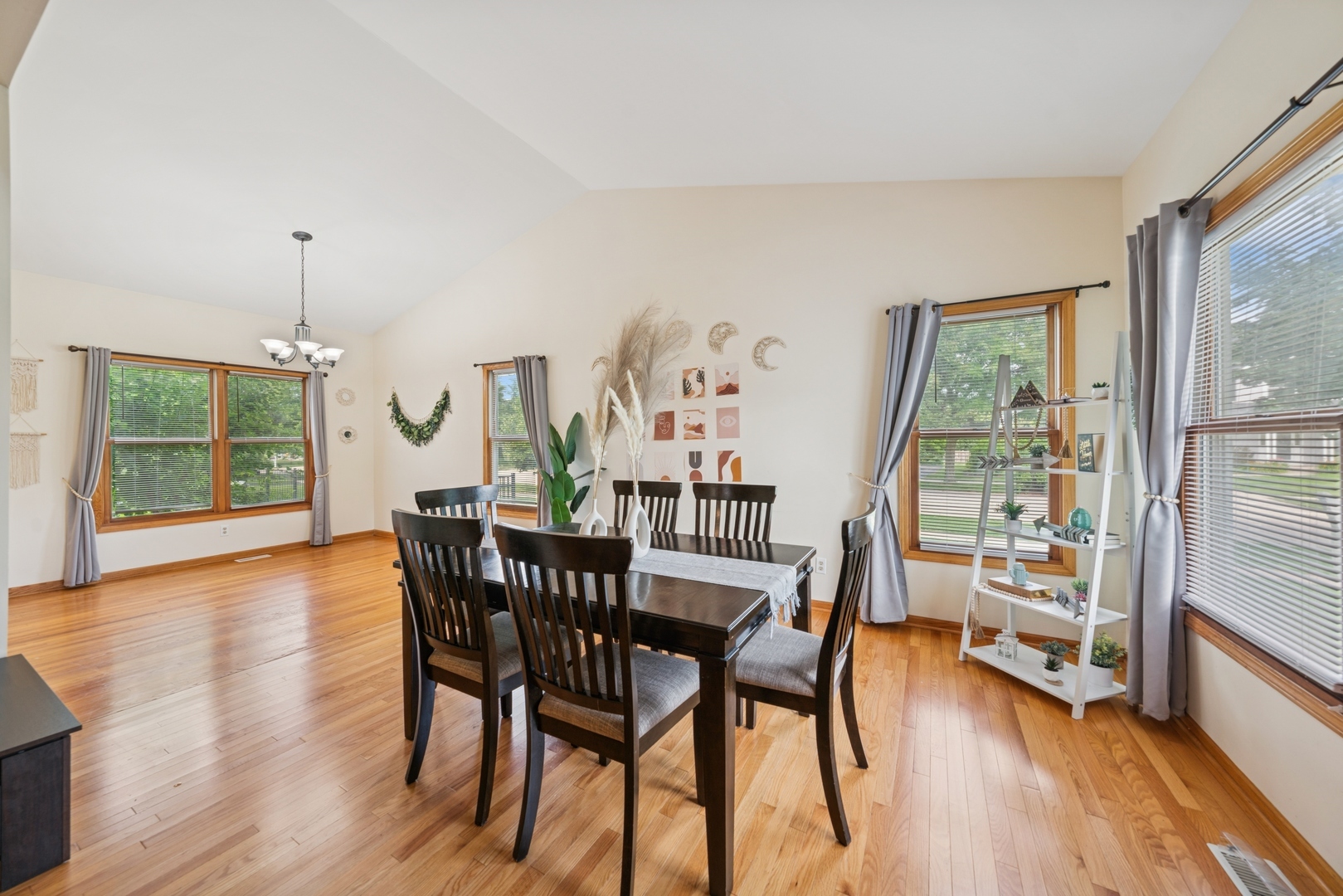 Property Photo: 524 Highland Drive IL 60119