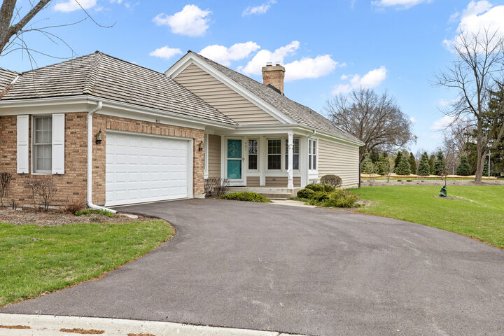 Property Photo: 401 Park Barrington Drive IL 60010