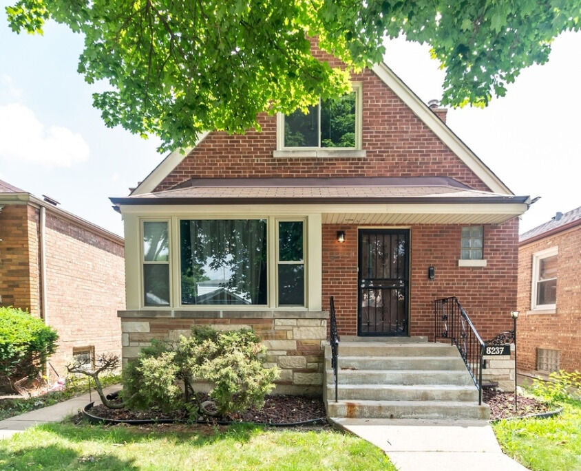 Property Photo: 8237 S Talman Avenue IL 60652