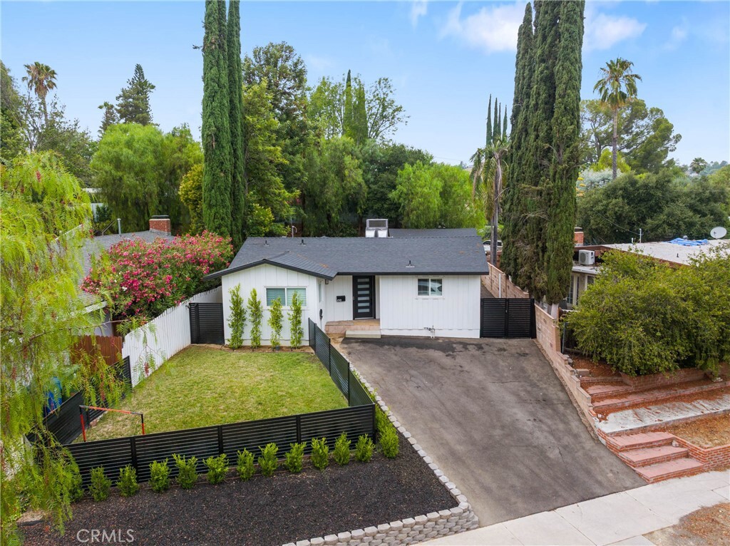 4743 Topanga Canyon Boulevard  Woodland Hills CA 91364 photo