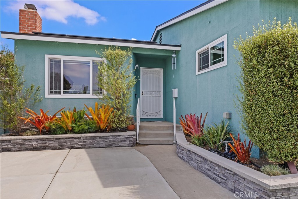 Property Photo: 6103 Wolfe St CA 90713