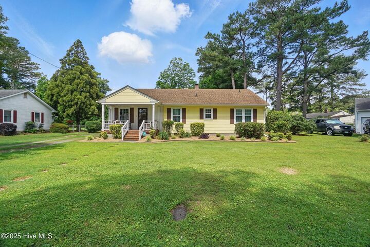 Property Photo:  1605 Edgewood Drive  NC 27909 