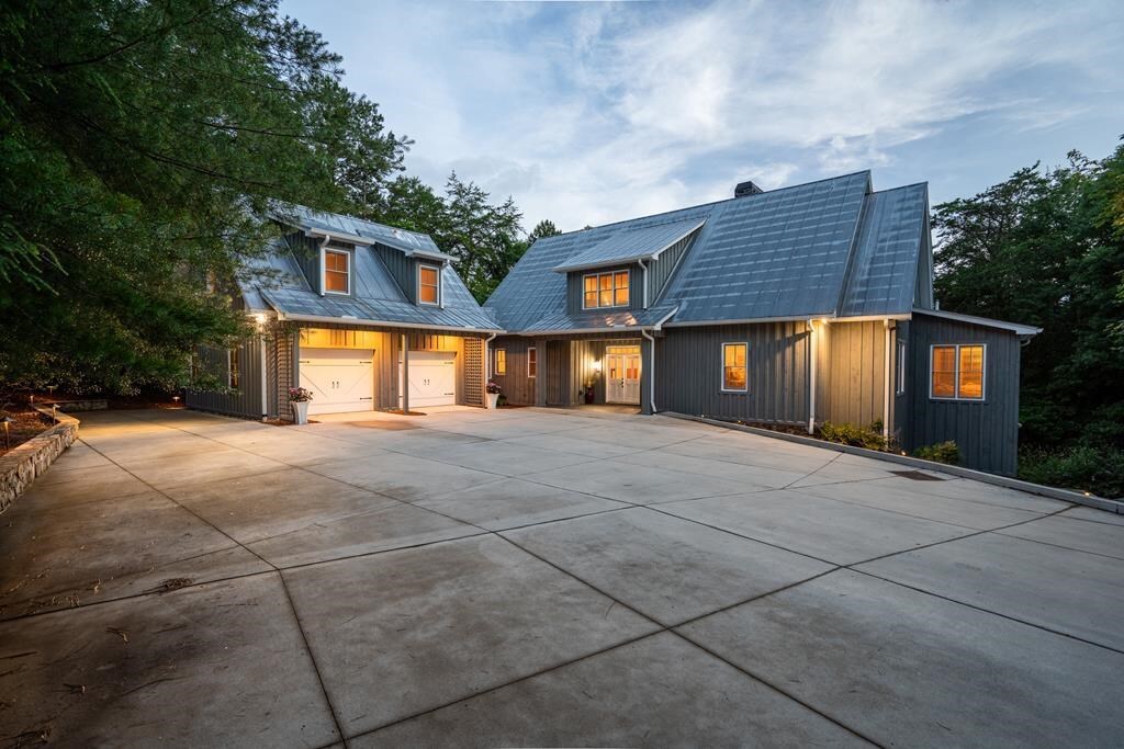Property Photo: 236 S Watts Place GA 30512