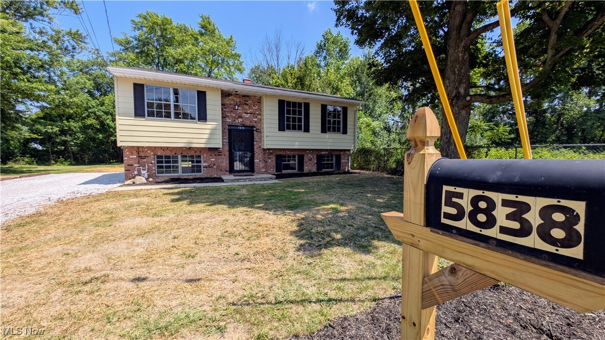 Property Photo:  5838 Woodley Court  OH 44004 