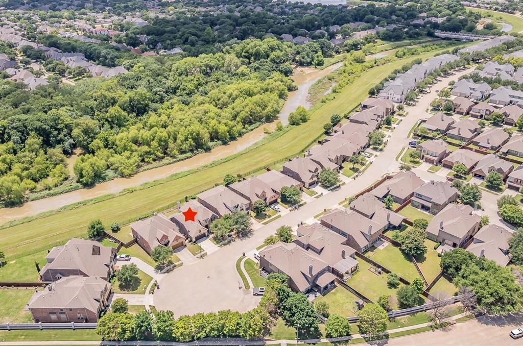 Property Photo: 945 Snowshill Trail TX 75019