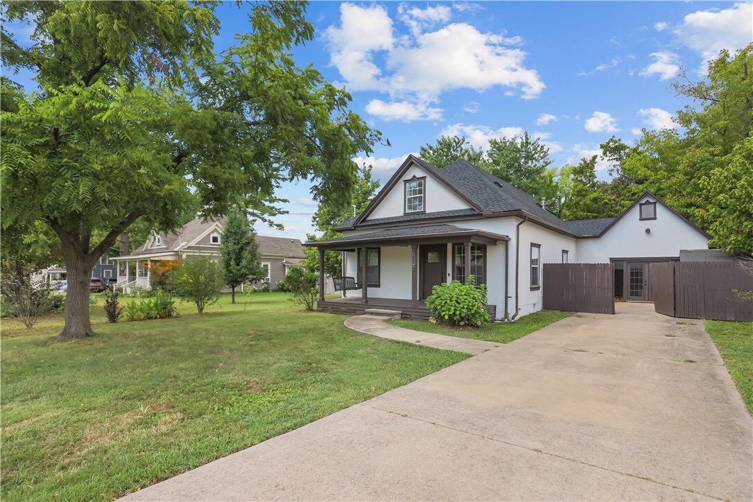 Property Photo: 1114 S 3rd Street AR 72756