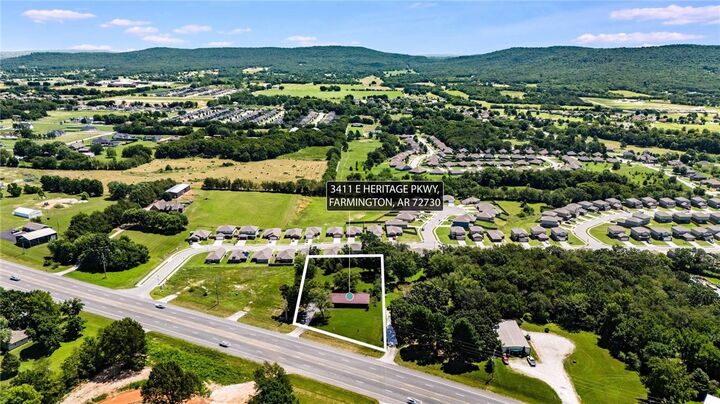 Property Photo: 3411 E Heritage Parkway AR 72730