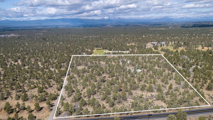 Property Photo: 64401 Deschutes Market Road OR 97701