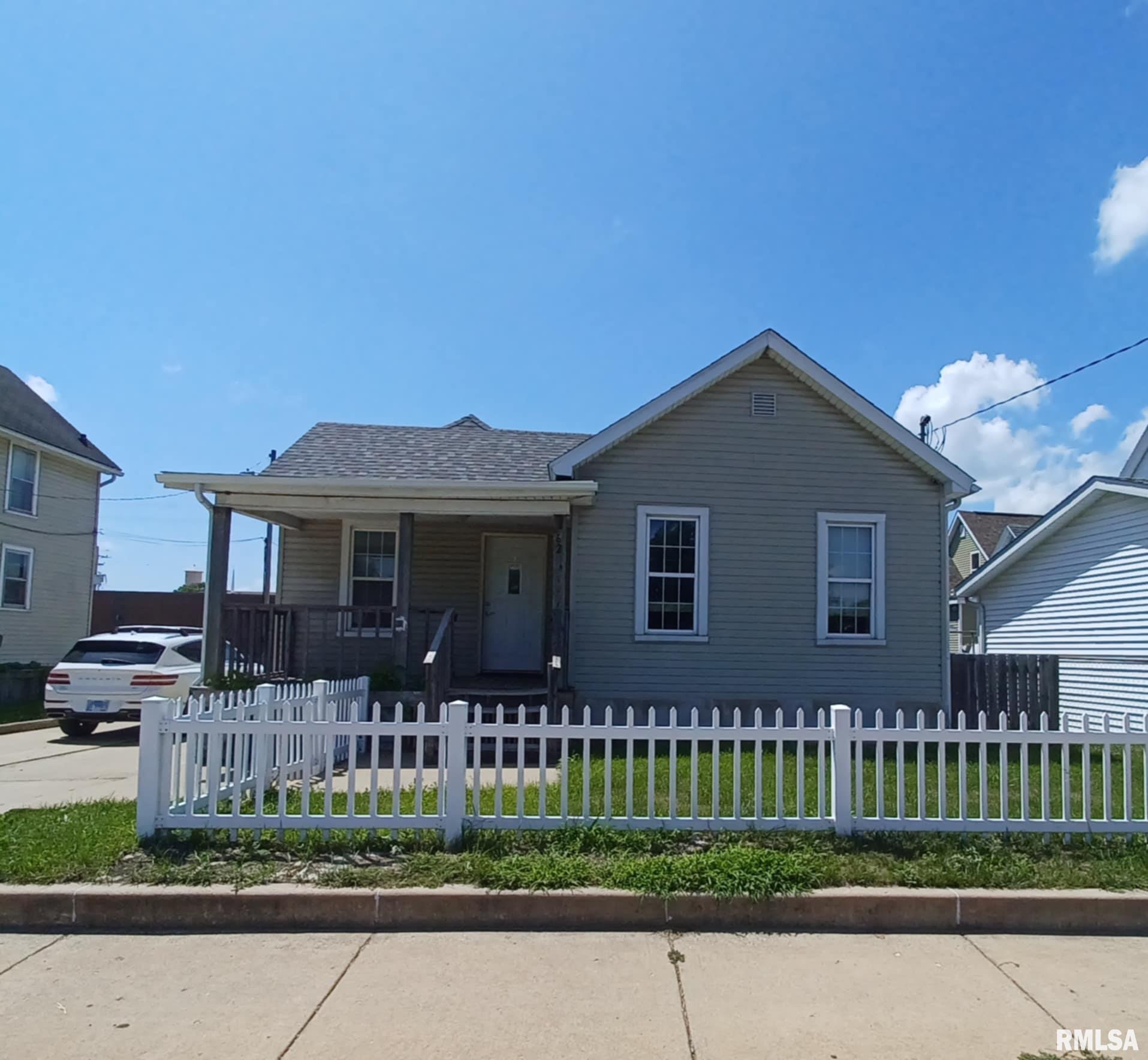 Property Photo: 62 N 5th Avenue IL 61520