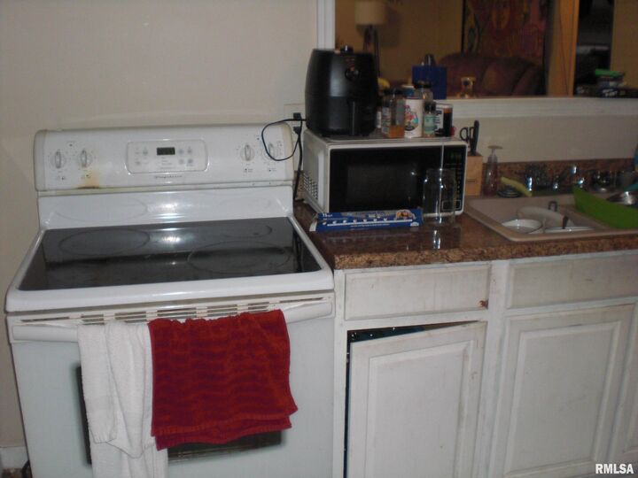Property Photo:  216 S Pecan Street  IL 62924 