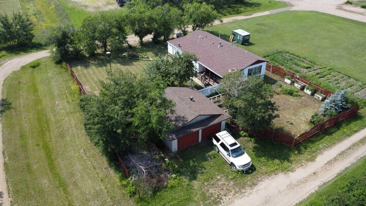 Property Photo: 218 3 Avenue E AB T0J 0N0
