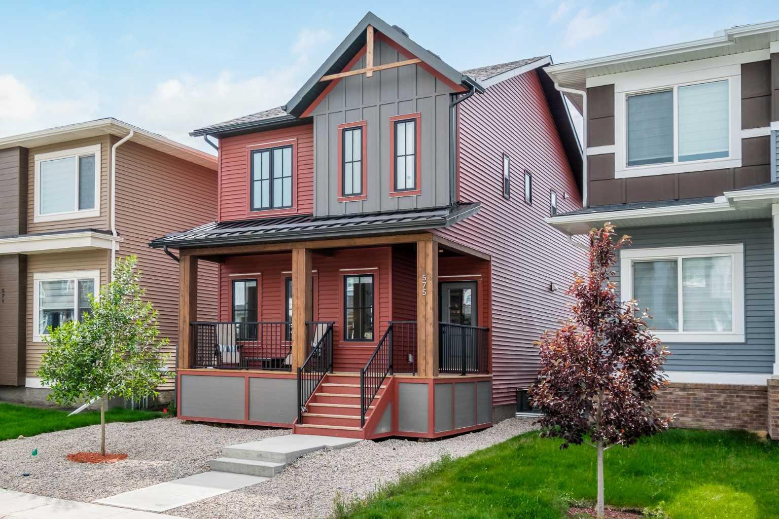 Property Photo:  575 Lawthorn Way SE  AB T4A 3N9 