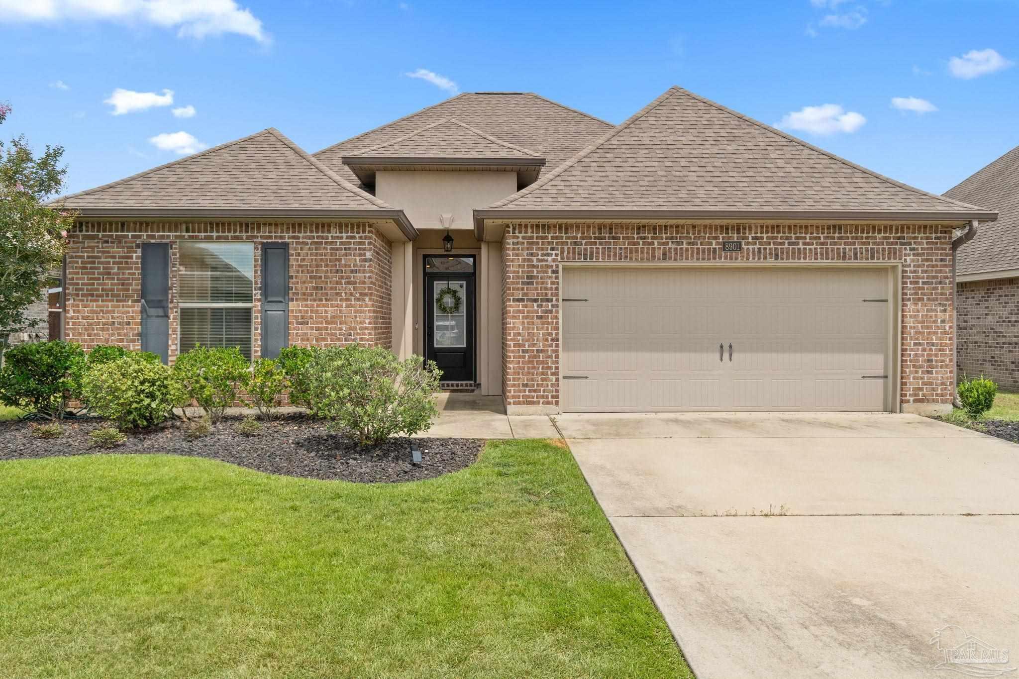 Property Photo: 8901 Bellawood Cir FL 32514