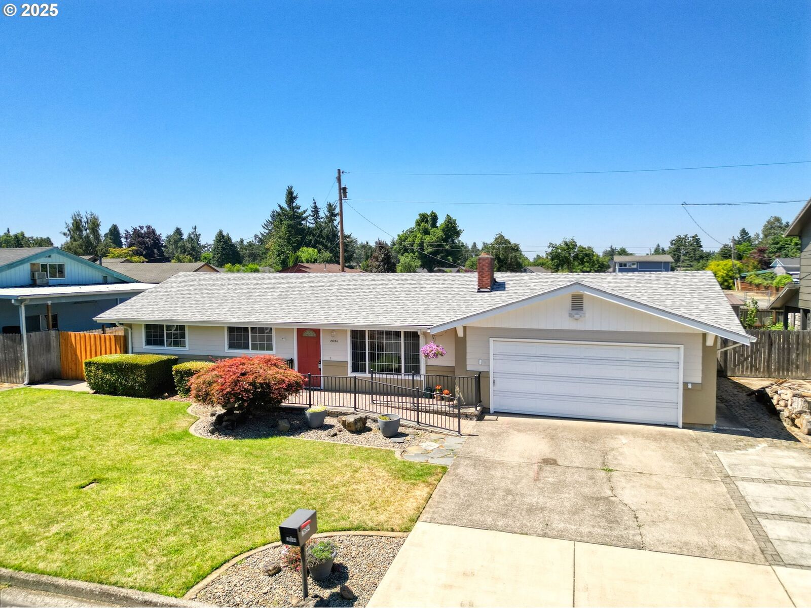 Property Photo:  2694 33rd St  OR 97477 