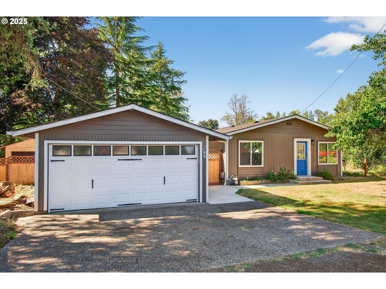 Property Photo:  711 NE 6th St  WA 98604 