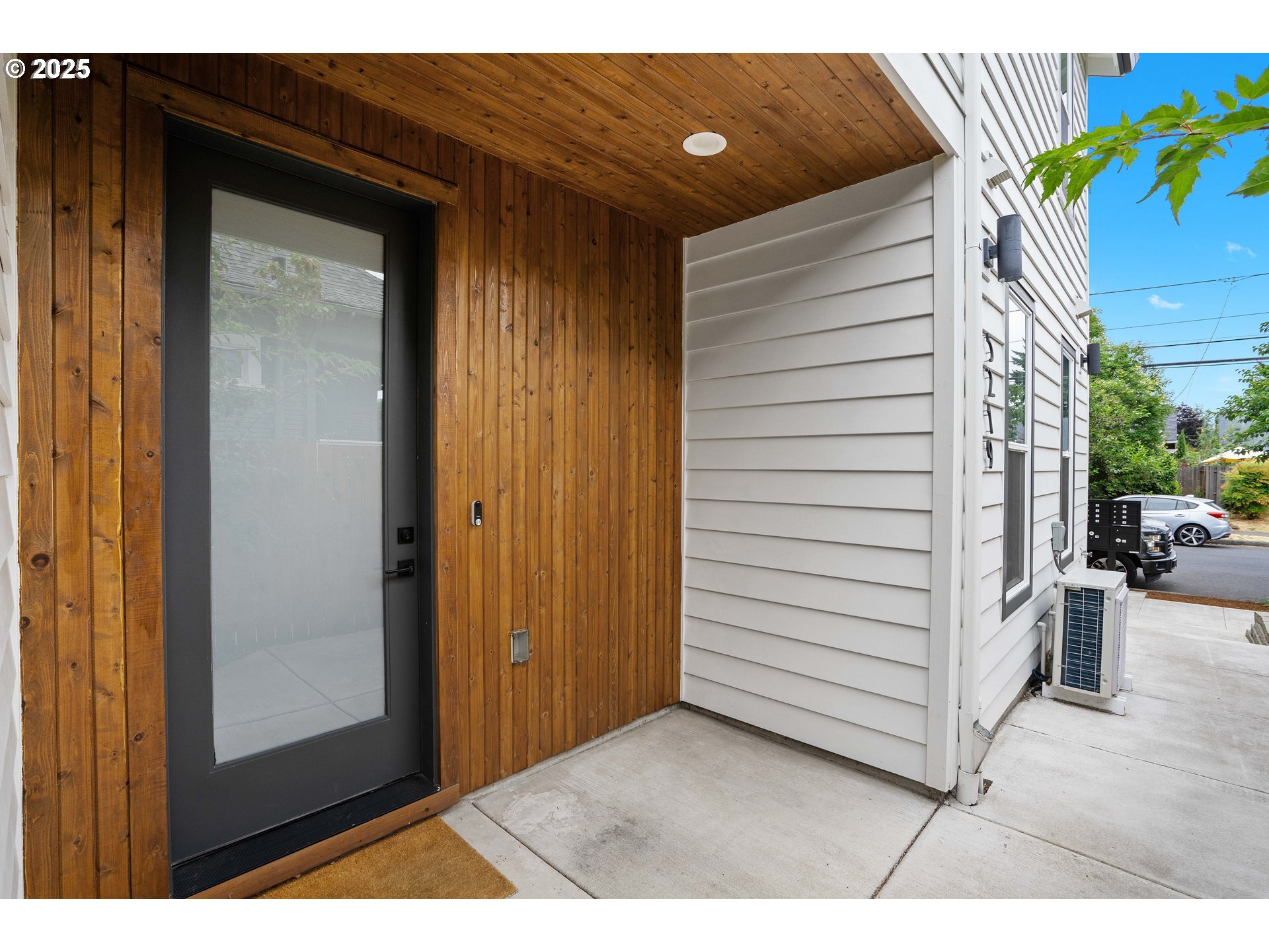 Property Photo: 5219 N Maryland Ave OR 97217