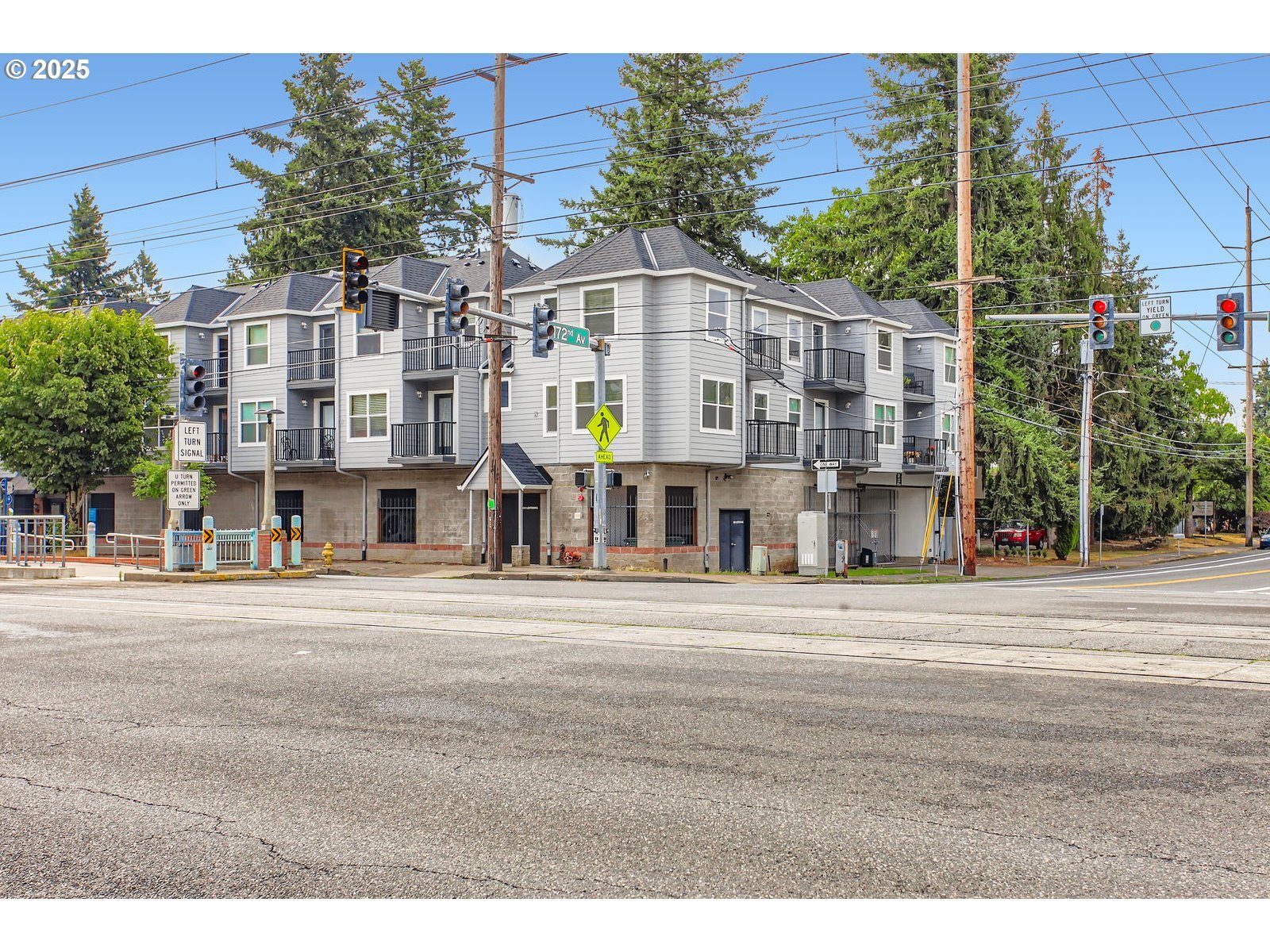 Property Photo:  20 SE 172nd Ave 118  OR 97233 