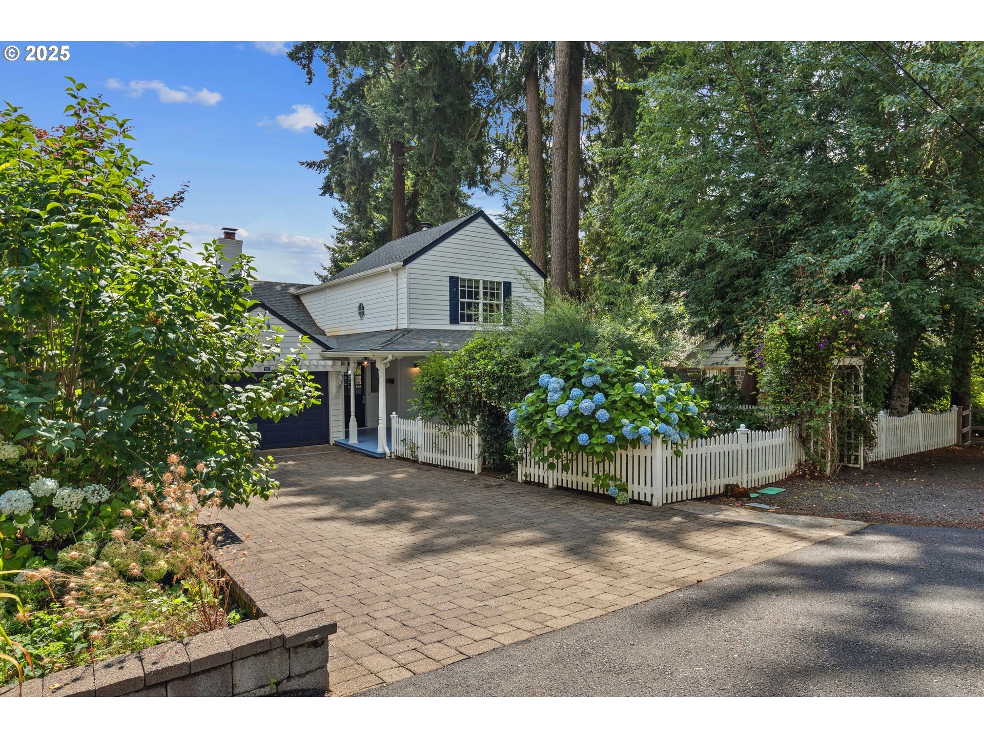Property Photo: 217 5th St OR 97034