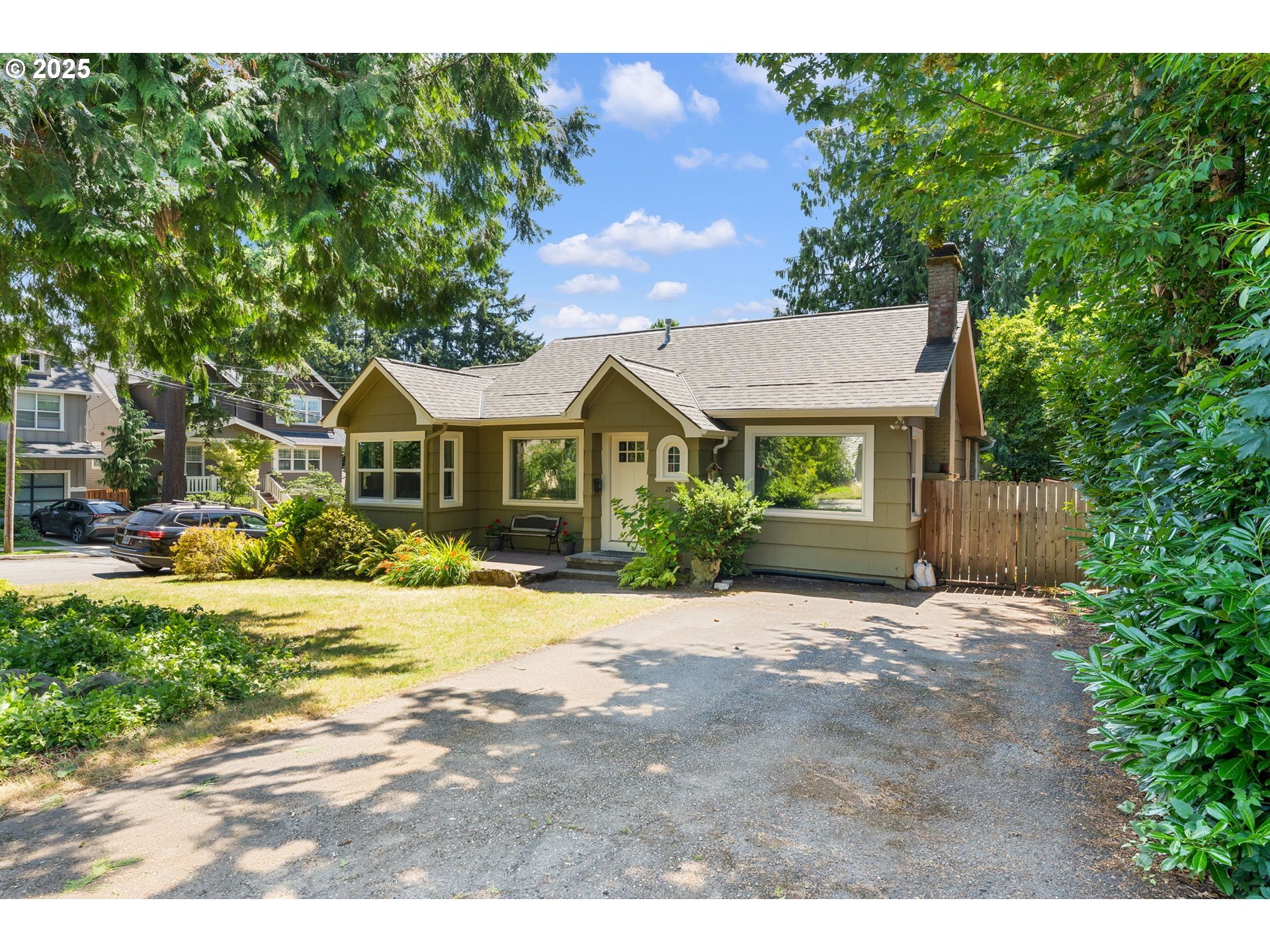 Property Photo: 2806 SW Nevada Ct OR 97219