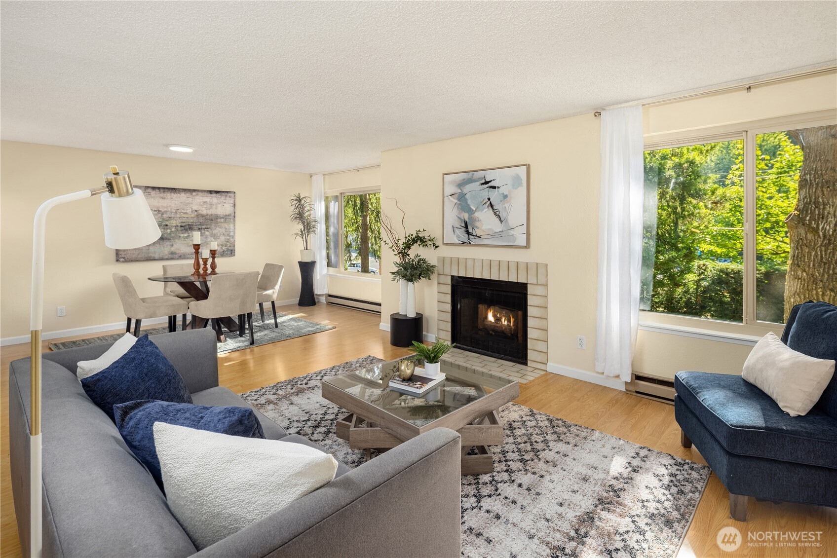 Property Photo: 9504 Ravenna Avenue NE 203 WA 98115