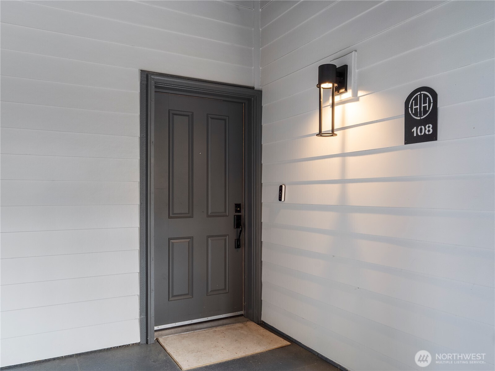 Property Photo: 320 E 32nd Street 108 WA 98404