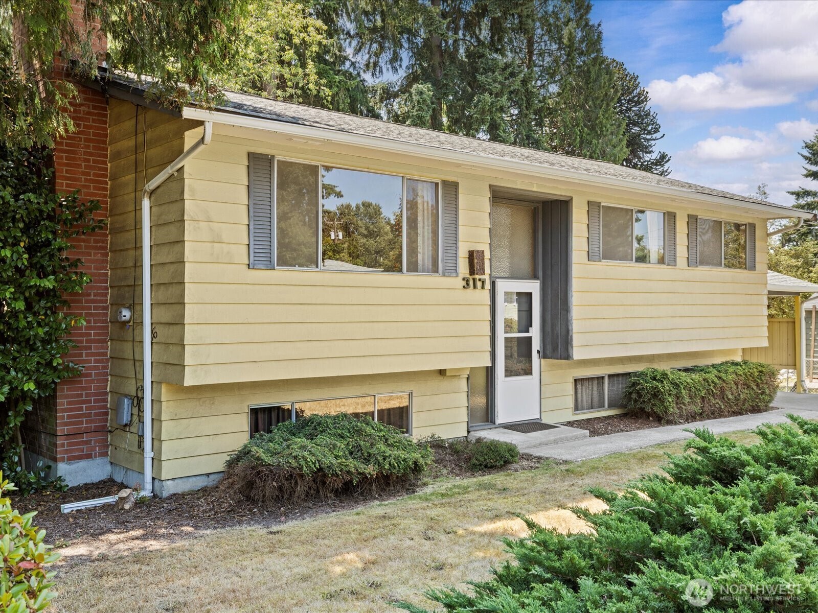 Property Photo:  317 S 116th Street  WA 98168 