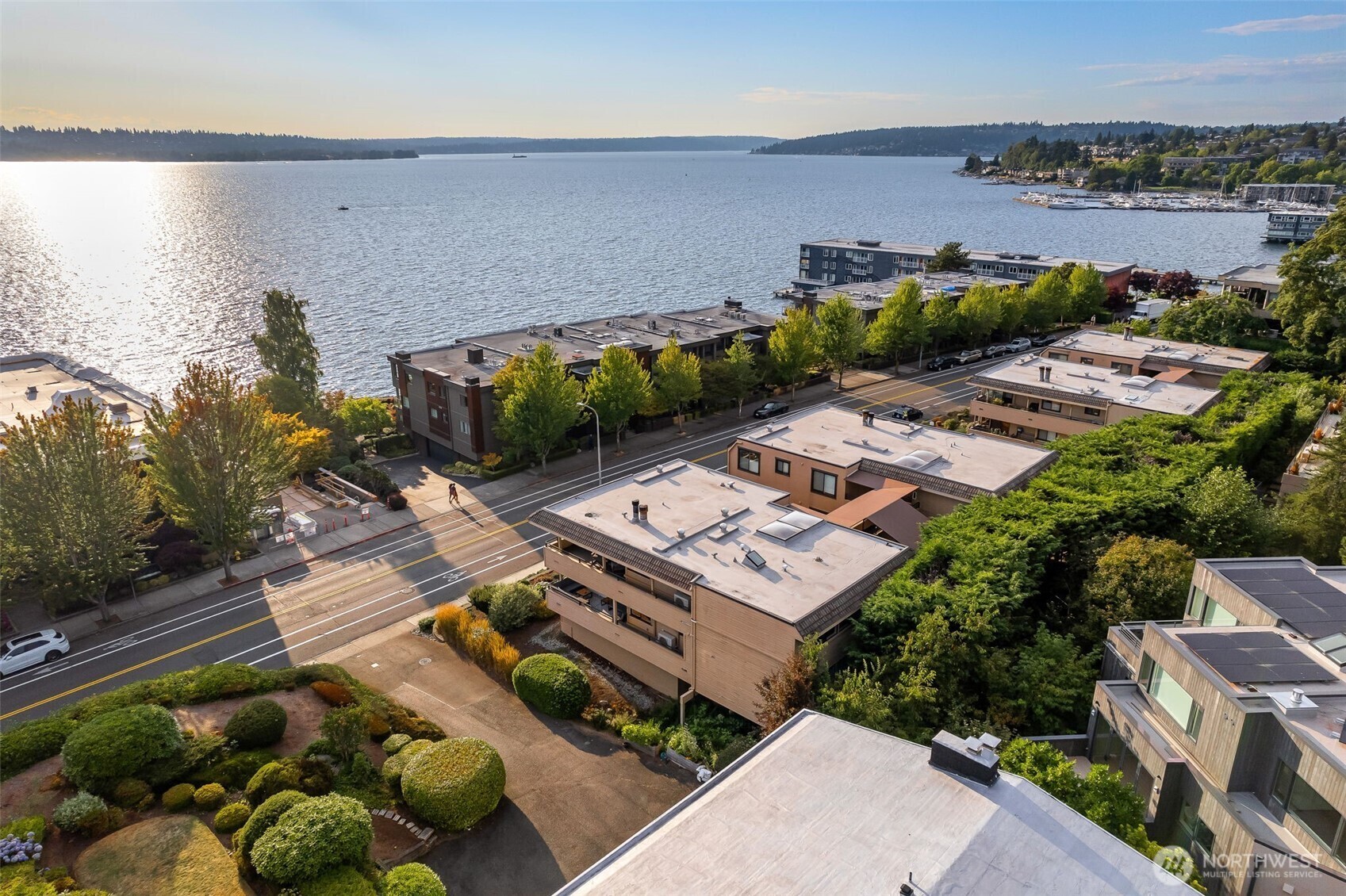 Property Photo:  832  Lake Street S  WA 98033 