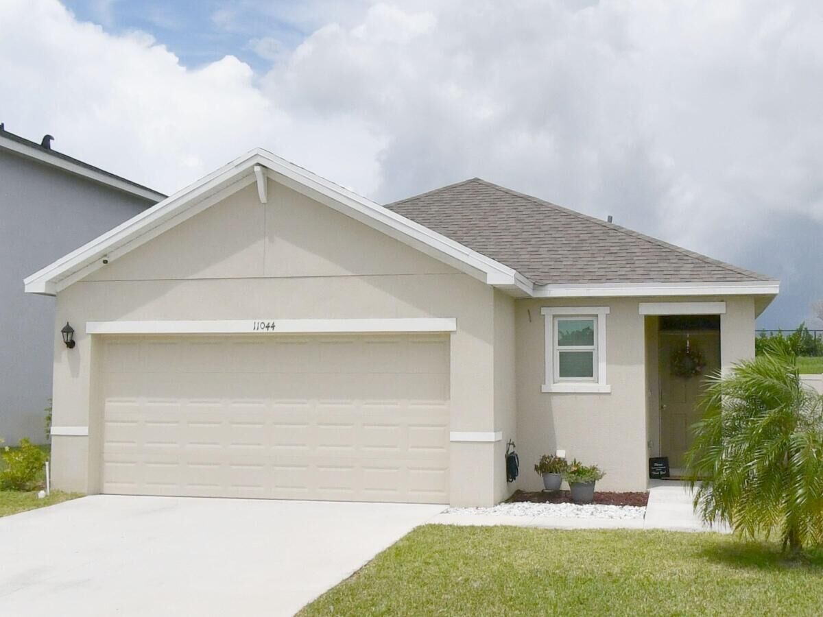 Property Photo:  11044 SW Vasari Way  FL 34987 