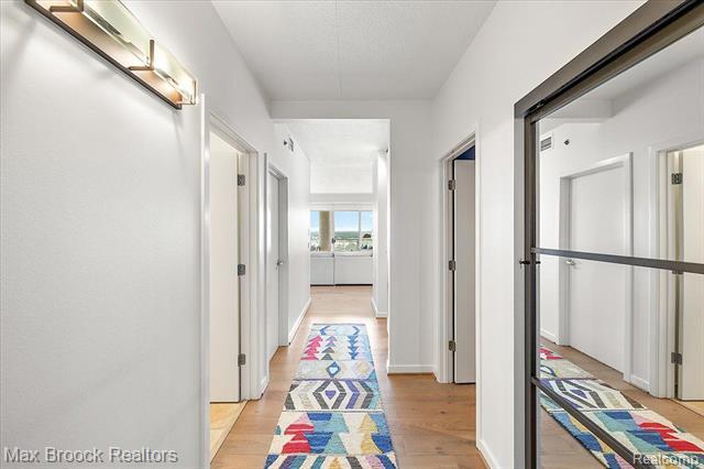 Property Photo: 432 S Washington Avenue 1404 MI 48067