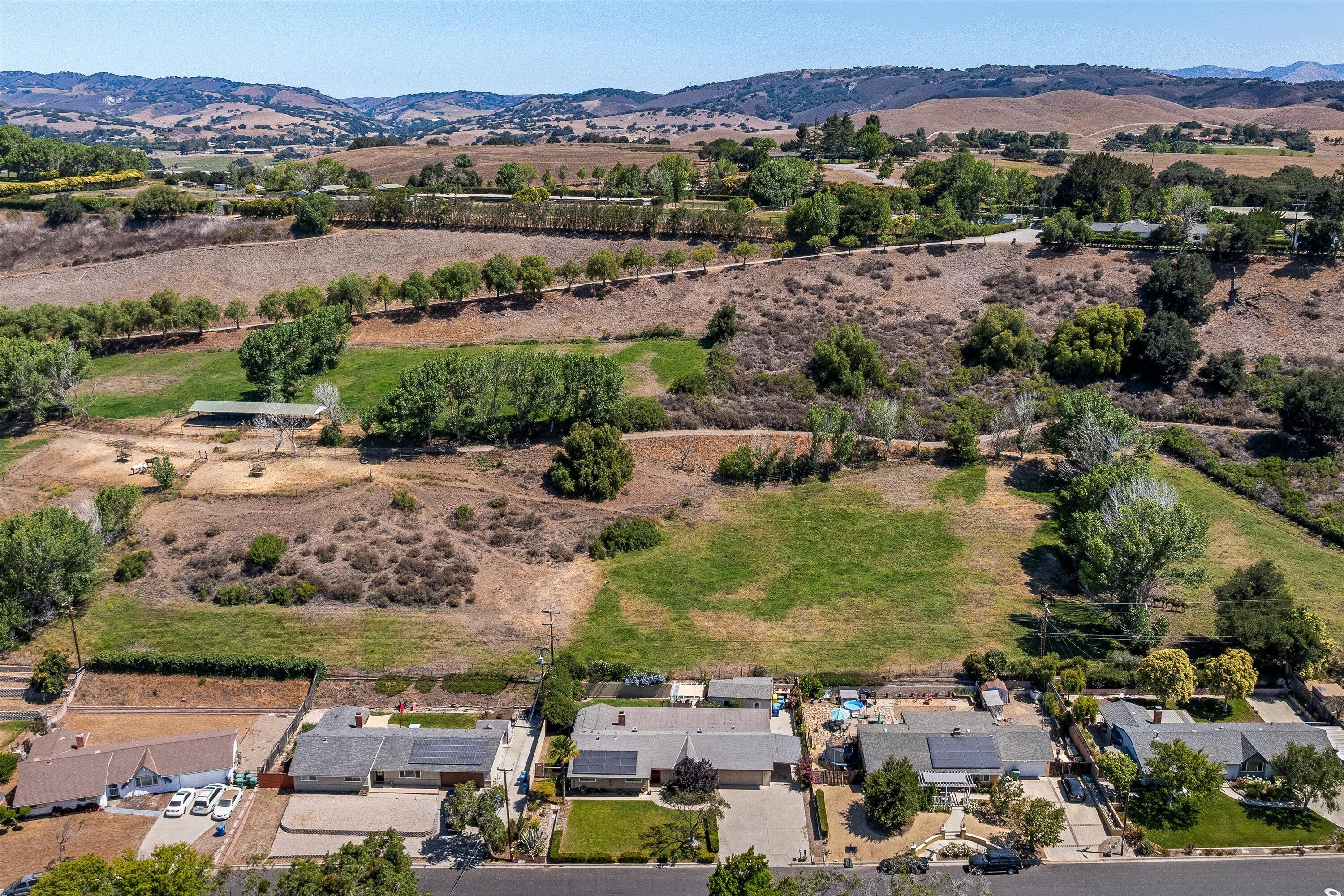 Property Photo:  355 Glennora Way  CA 93427 