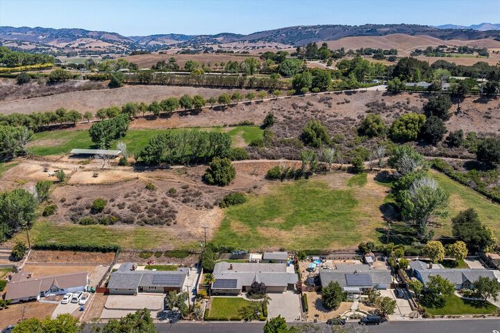 Property Photo:  355 Glennora Way  CA 93427 