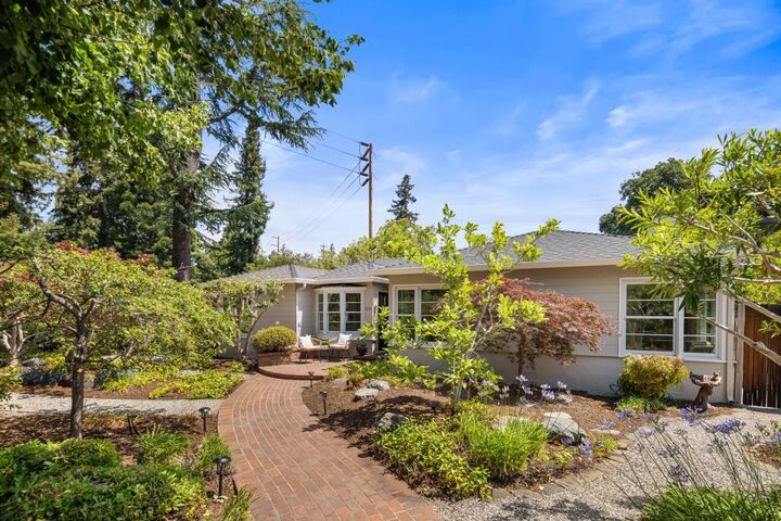 Property Photo:  1711 Guinda Street  CA 94303 