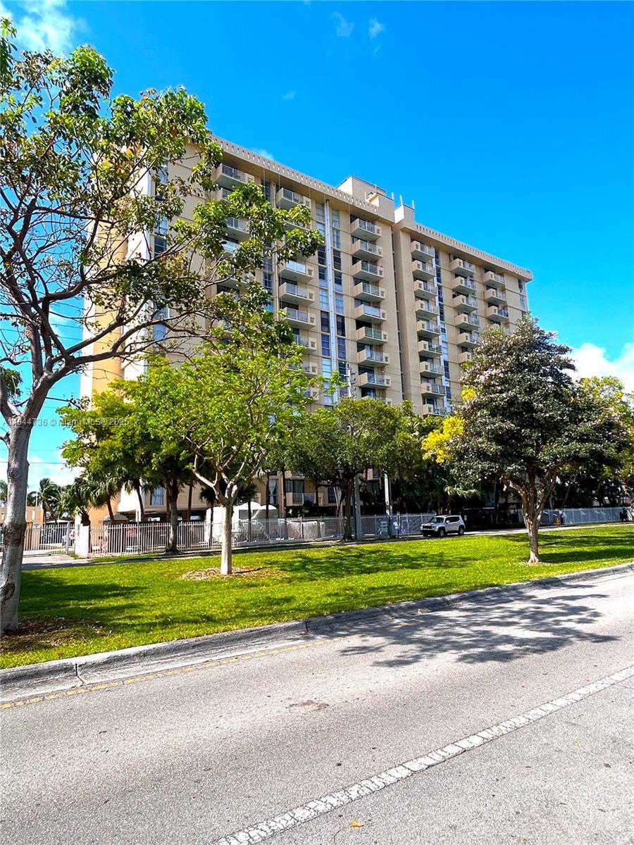 2350 NE 135th St 1405  North Miami FL 33181 photo